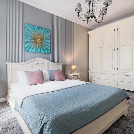Moonlight Central Apartments Oradea Ngoại thất bức ảnh