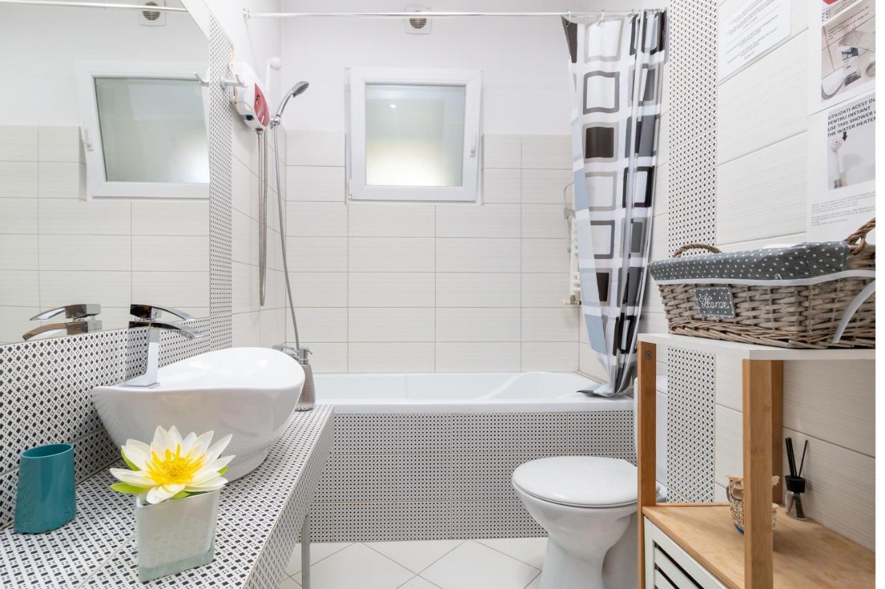 Moonlight Central Apartments Oradea Ngoại thất bức ảnh