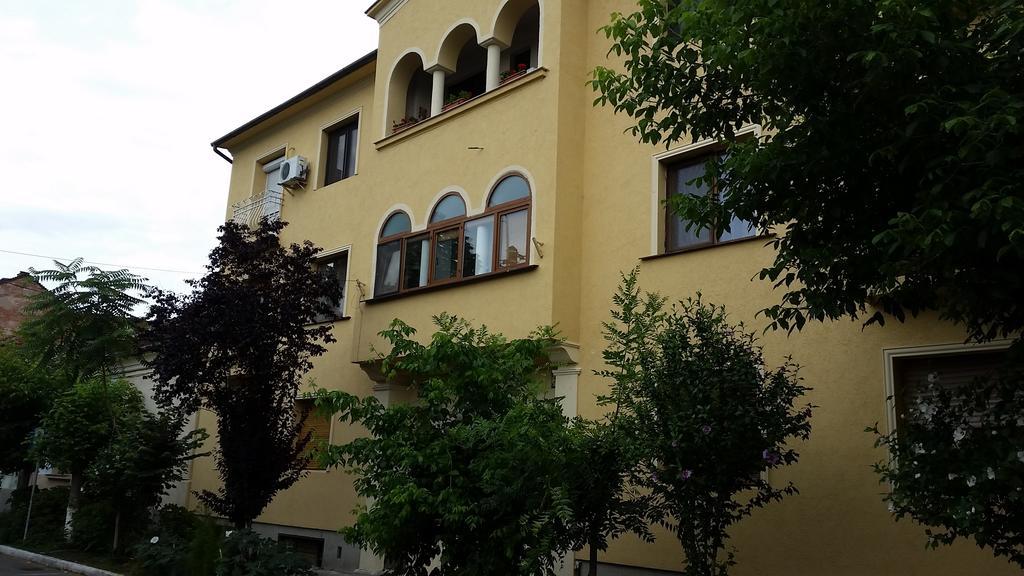 Moonlight Central Apartments Oradea Phòng bức ảnh
