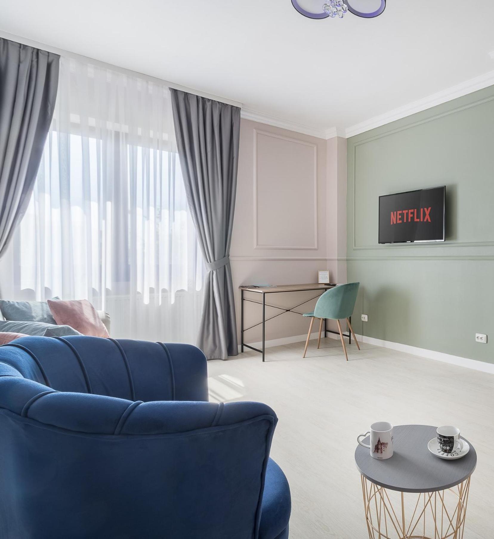 Moonlight Central Apartments Oradea Ngoại thất bức ảnh